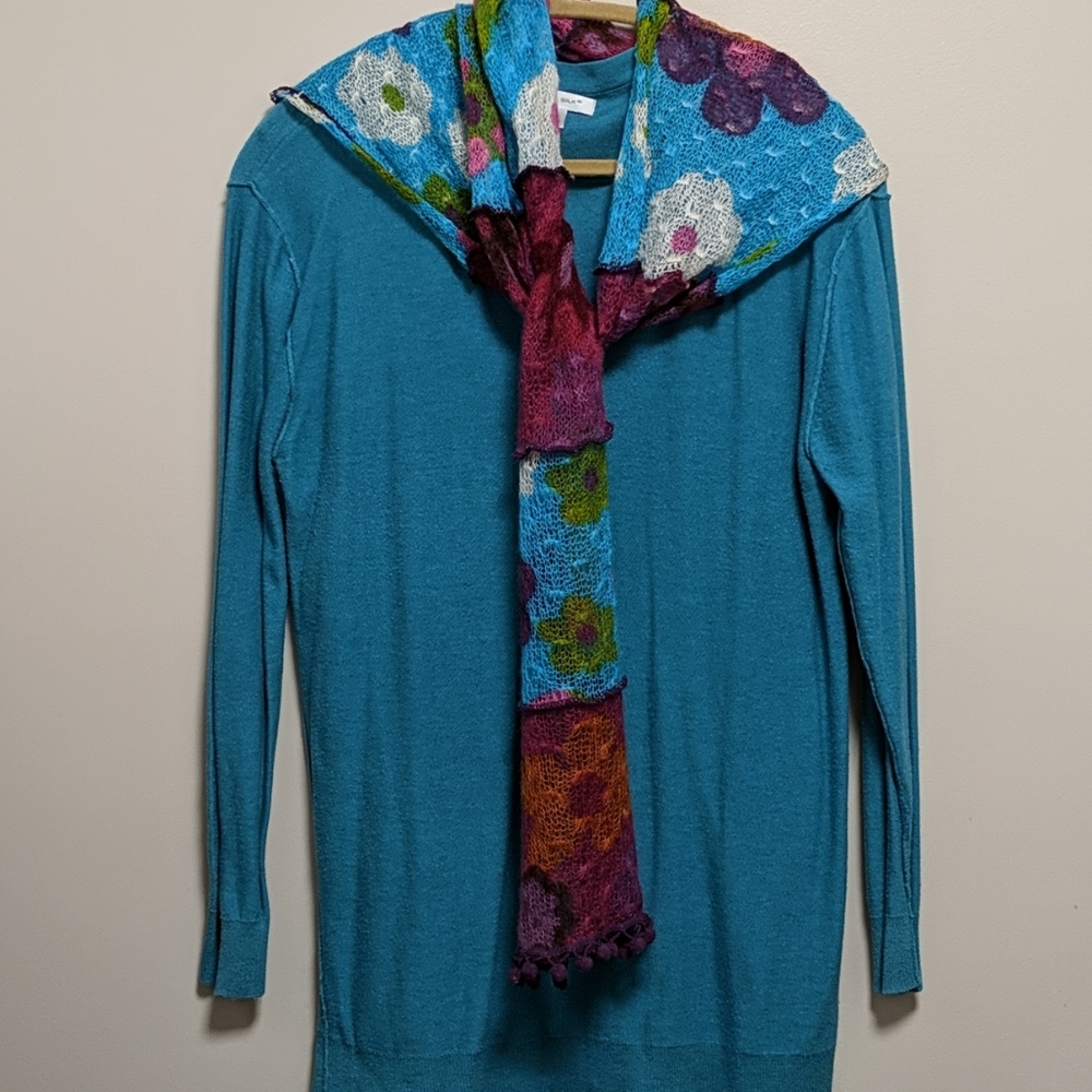 August Silk, Women's v-neck teal blue sweater. Lg